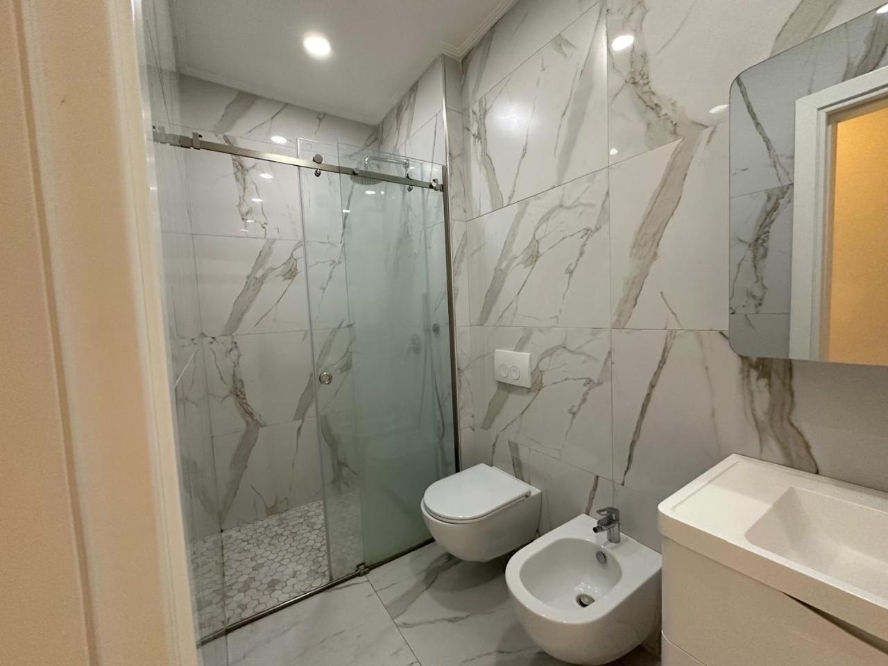 Clover Apartamento Tirana